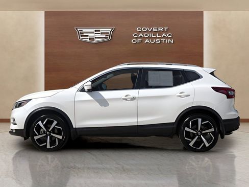 Used 2022 Nissan Rogue Sport SL w/ Premium Package image 2
