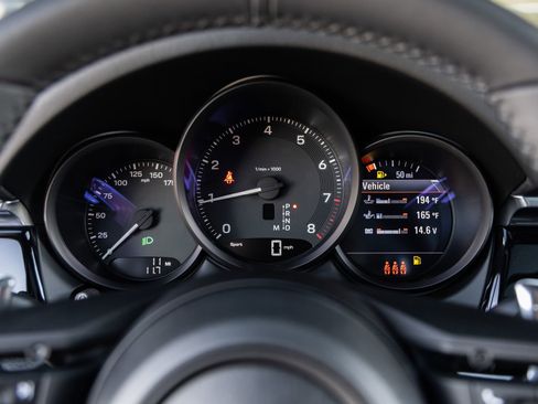 Certified 2026 Porsche Macan AWD/4WD image 28