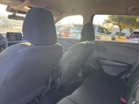 Used 2023 Nissan Rogue S image 25