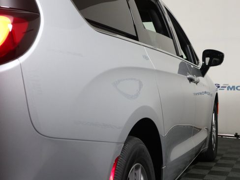 New 2026 Chrysler Pacifica Select image 5