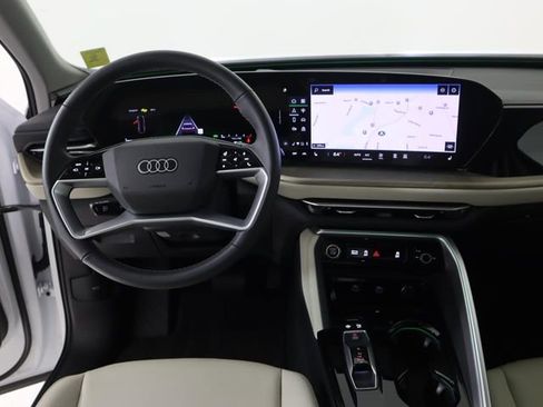 Used 2025 Audi Q5 Premium w/ Convenience Package image 21