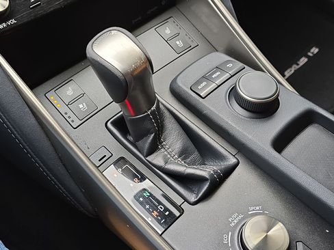 Used 2018 Lexus IS 300 image 20