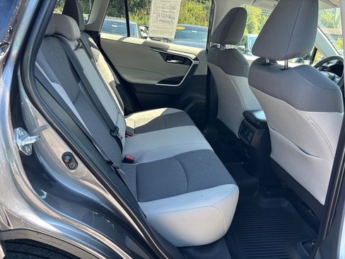 Used 2021 Toyota RAV4 XLE image 11