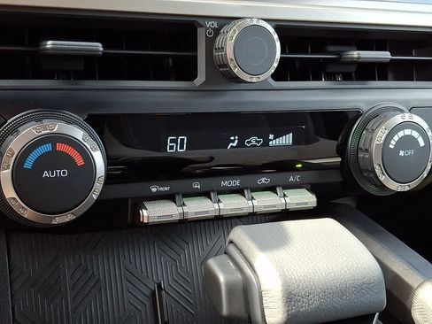Used 2025 Toyota Tacoma TRD Off-Road AWD/4WD image 18