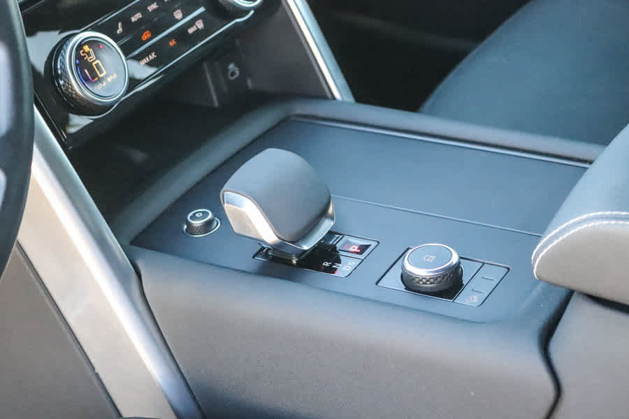 Used 2023 Land Rover Discovery Metropolitan Edition AWD/4WD image 19
