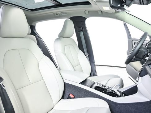 Certified 2025 Volvo XC40 B5 Plus w/ Protection Package Premier image 23