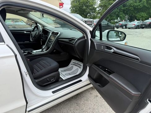 Used 2015 Ford Fusion SE FWD image 18