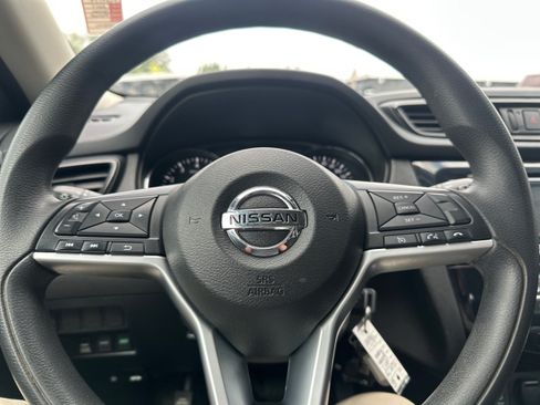 Used 2017 Nissan Rogue S AWD/4WD image 18