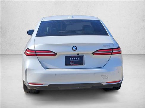 Used 2024 BMW 530i w/ Convenience Package RWD image 6