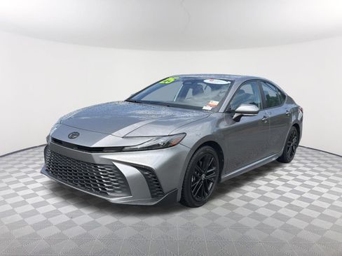Certified 2025 Toyota Camry SE FWD image 3