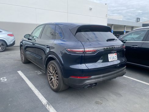 Used 2023 Porsche Cayenne AWD/4WD image 4