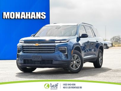 Used 2025 Chevrolet Traverse LT