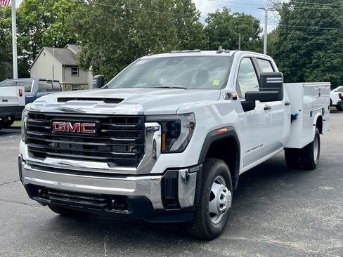 New 2026 GMC Sierra 3500 Pro w/ Convenience Package AWD/4WD image 3