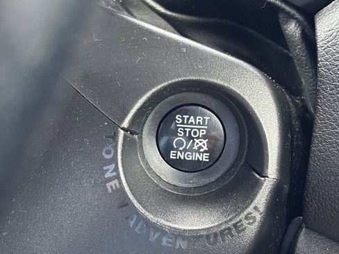 Used 2018 Jeep Renegade Altitude w/ Cold Weather Group image 25