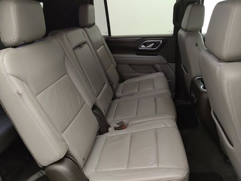 Used 2021 Chevrolet Suburban LT AWD/4WD image 19