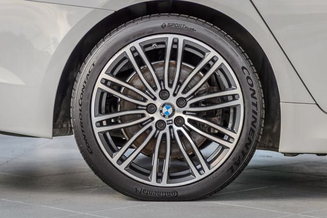 Used 2019 BMW 540i w/ M Sport Package RWD image 15