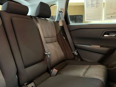 Used 2025 Nissan Rogue SV FWD image 39