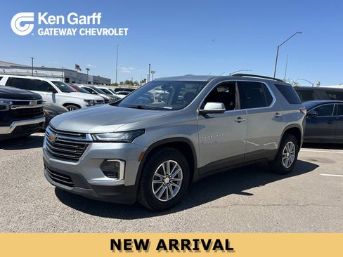 Used 2023 Chevrolet Traverse LT FWD image 1