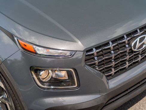 Used 2024 Hyundai Venue SEL FWD image 10
