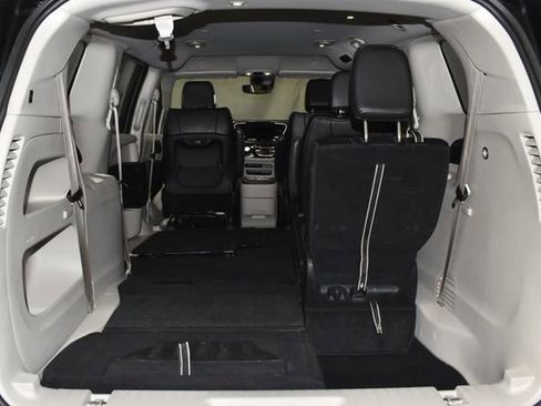 Certified 2024 Chrysler Pacifica Touring-L image 35