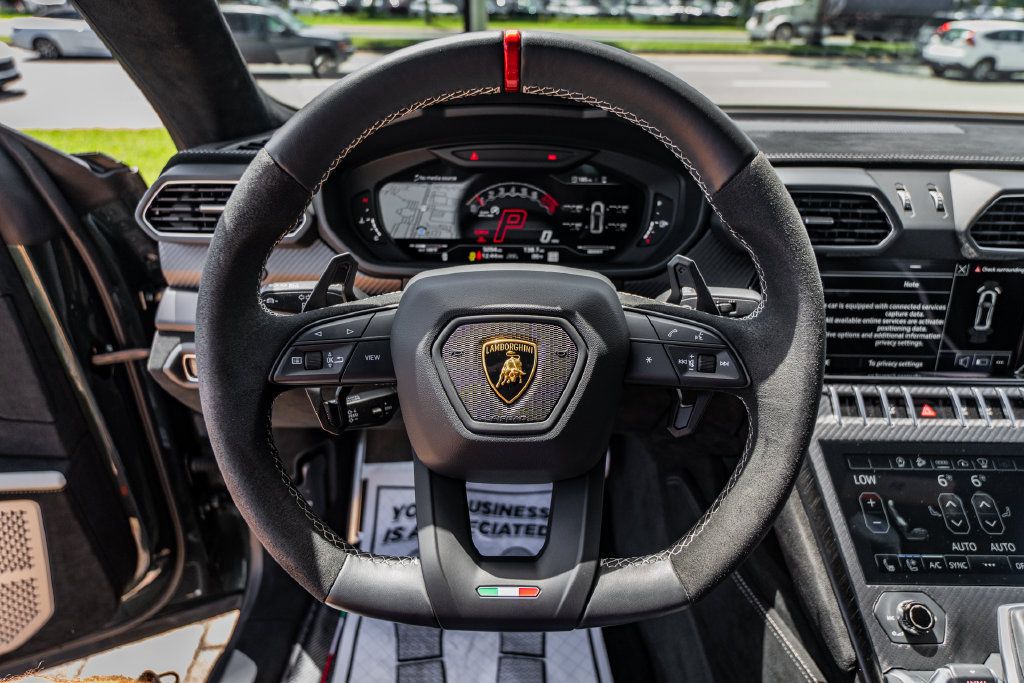 Used 2024 Lamborghini Urus Performante AWD/4WD image 31