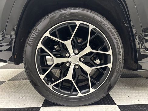 Certified 2023 Jeep Grand Cherokee Summit image 8