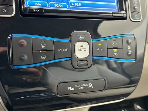 Used 2012 Nissan Leaf SV FWD image 20