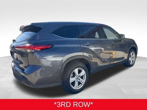 Used 2022 Toyota Highlander L image 3