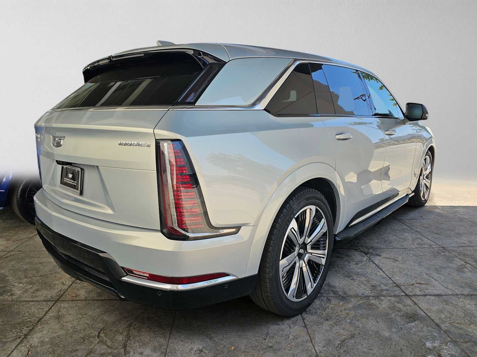 Used 2025 Cadillac Escalade IQ Luxury 2 AWD/4WD image 3