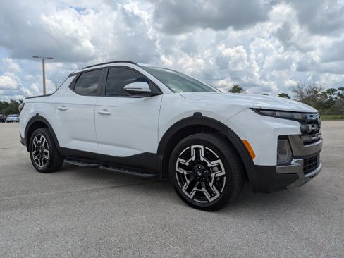 Used 2025 Hyundai Santa Cruz Limited AWD/4WD image 2