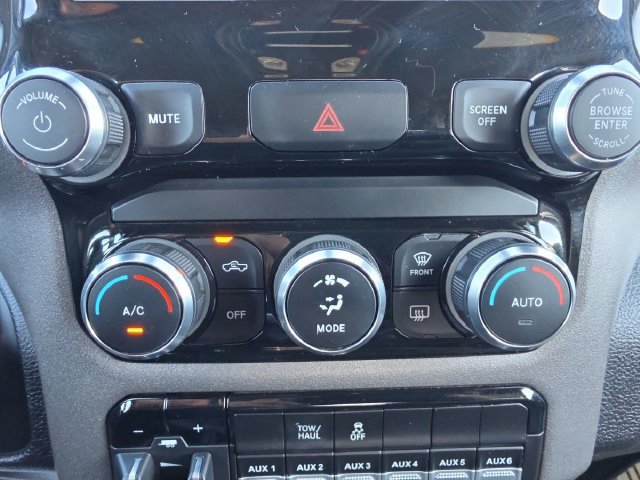 Used 2022 RAM 2500 Tradesman w/ Chrome Appearance Group AWD/4WD image 4