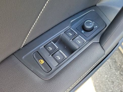 Certified 2023 Volkswagen Tiguan SE w/ Panoramic Sunroof Package FWD image 14