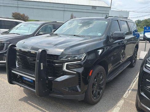 Used 2022 Chevrolet Suburban RST w/ Sport Performance Package AWD/4WD image 3