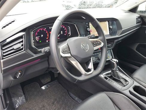 Certified 2022 Volkswagen Jetta SEL image 18