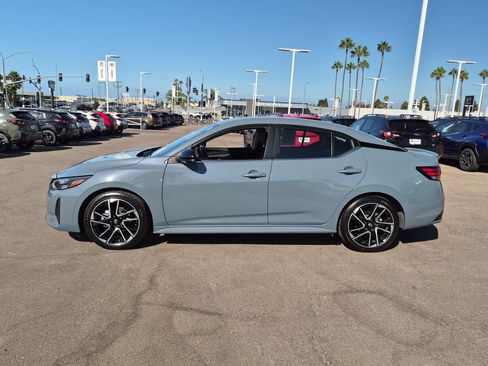 Used 2025 Nissan Sentra SR FWD image 4