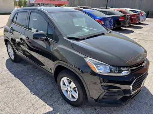 Used 2020 Chevrolet Trax LS w/ Tint and Cruise Package FWD image 3