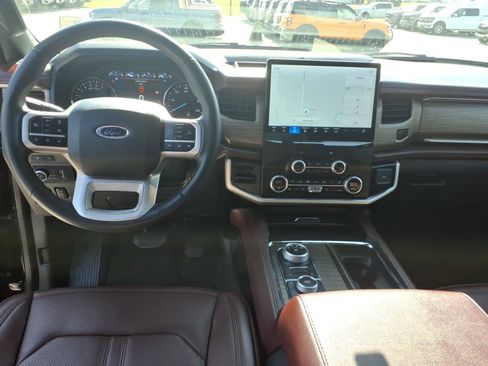 Used 2024 Ford Expedition Limited image 17