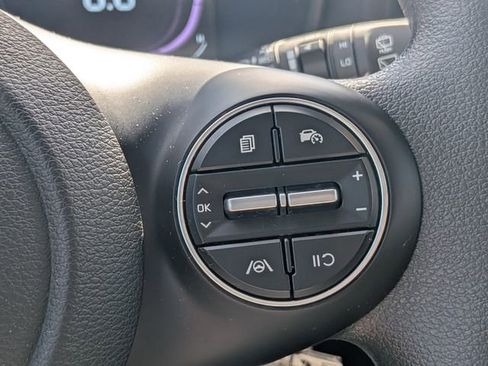 Used 2025 Kia Soul LX w/ LX Technology Package FWD image 23