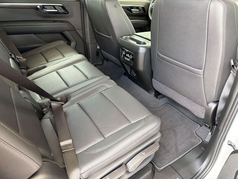 Used 2025 Chevrolet Suburban LT RWD image 30