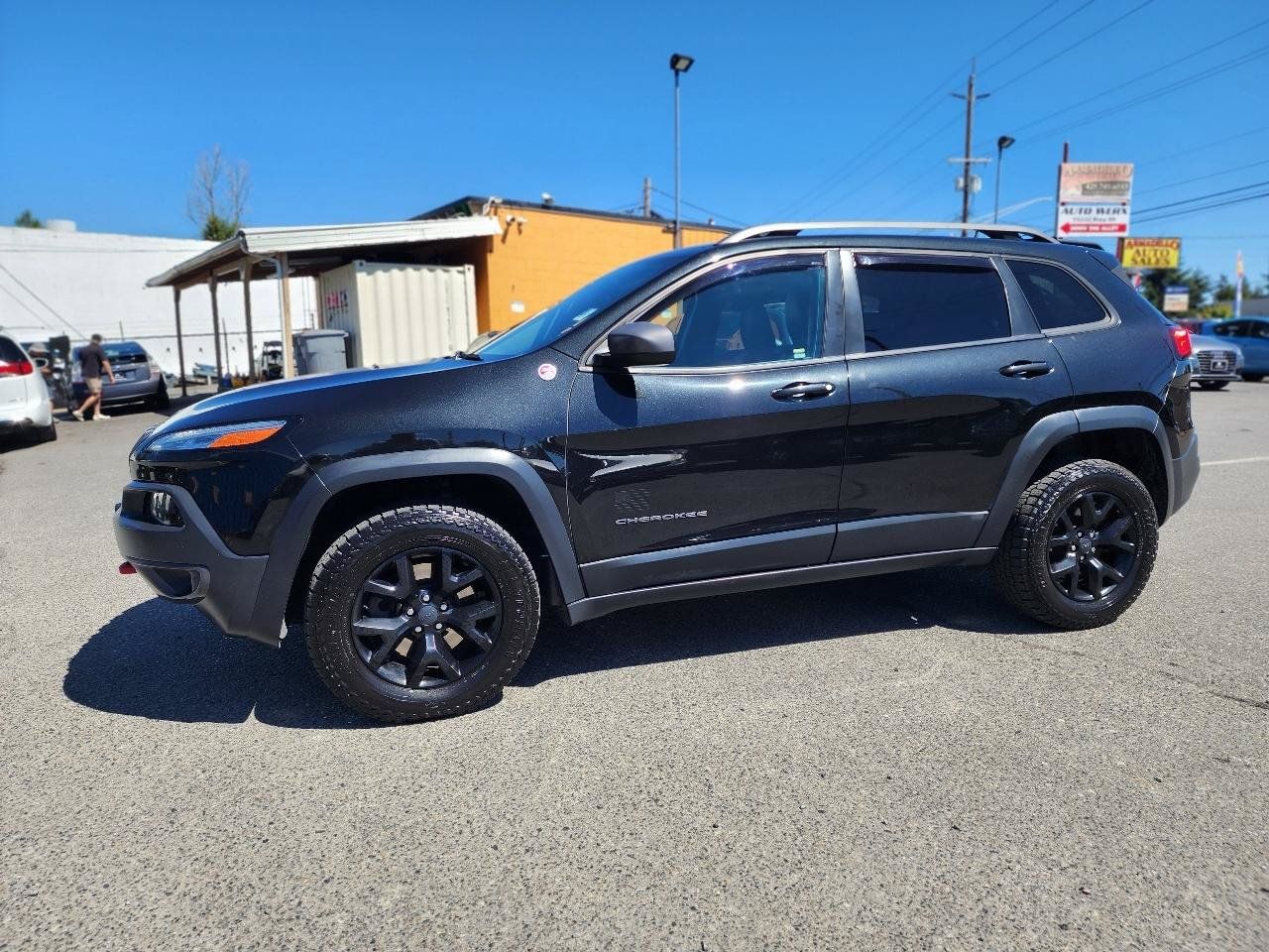 Used 2016 Jeep Cherokee Trailhawk w/ Leather Interior Group AWD/4WD image 10