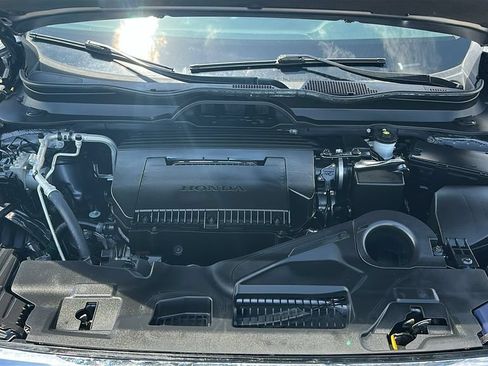 Used 2025 Honda Pilot Touring image 3