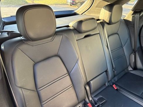 Used 2019 Porsche Cayenne S image 31