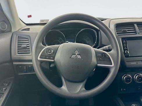 Used 2025 Mitsubishi Outlander Sport ES image 17