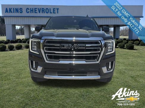 Used 2022 GMC Yukon XL SLT w/ SLT Premium Package image 2