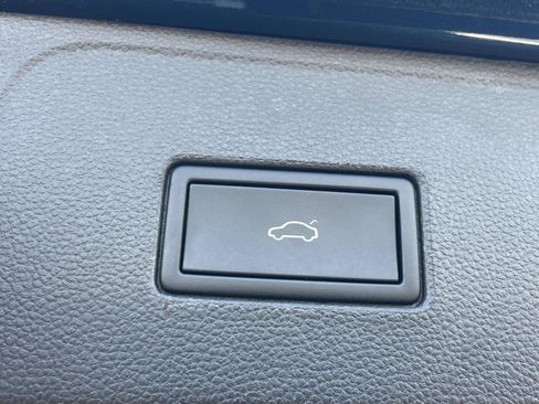Certified 2023 Volkswagen Atlas SE FWD image 11