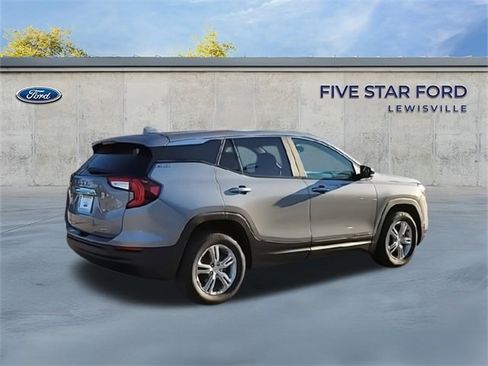 Used 2024 GMC Terrain SLE image 2