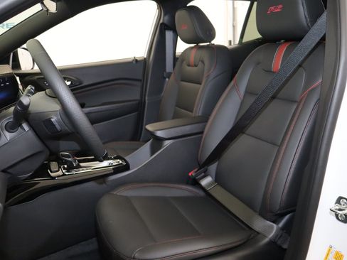 New 2026 Chevrolet Trax RS w/ Sunroof Package FWD image 23