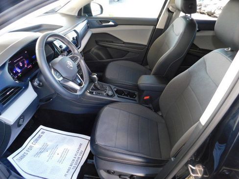 Used 2022 Volkswagen Taos SE w/ Panoramic Sunroof Package image 15