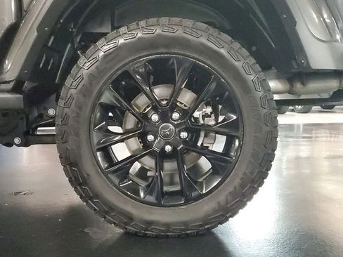 Used 2025 Jeep Gladiator Sport image 6