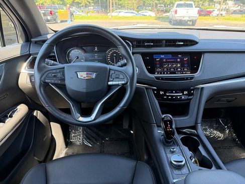 Used 2025 Cadillac XT6 Luxury AWD/4WD image 38